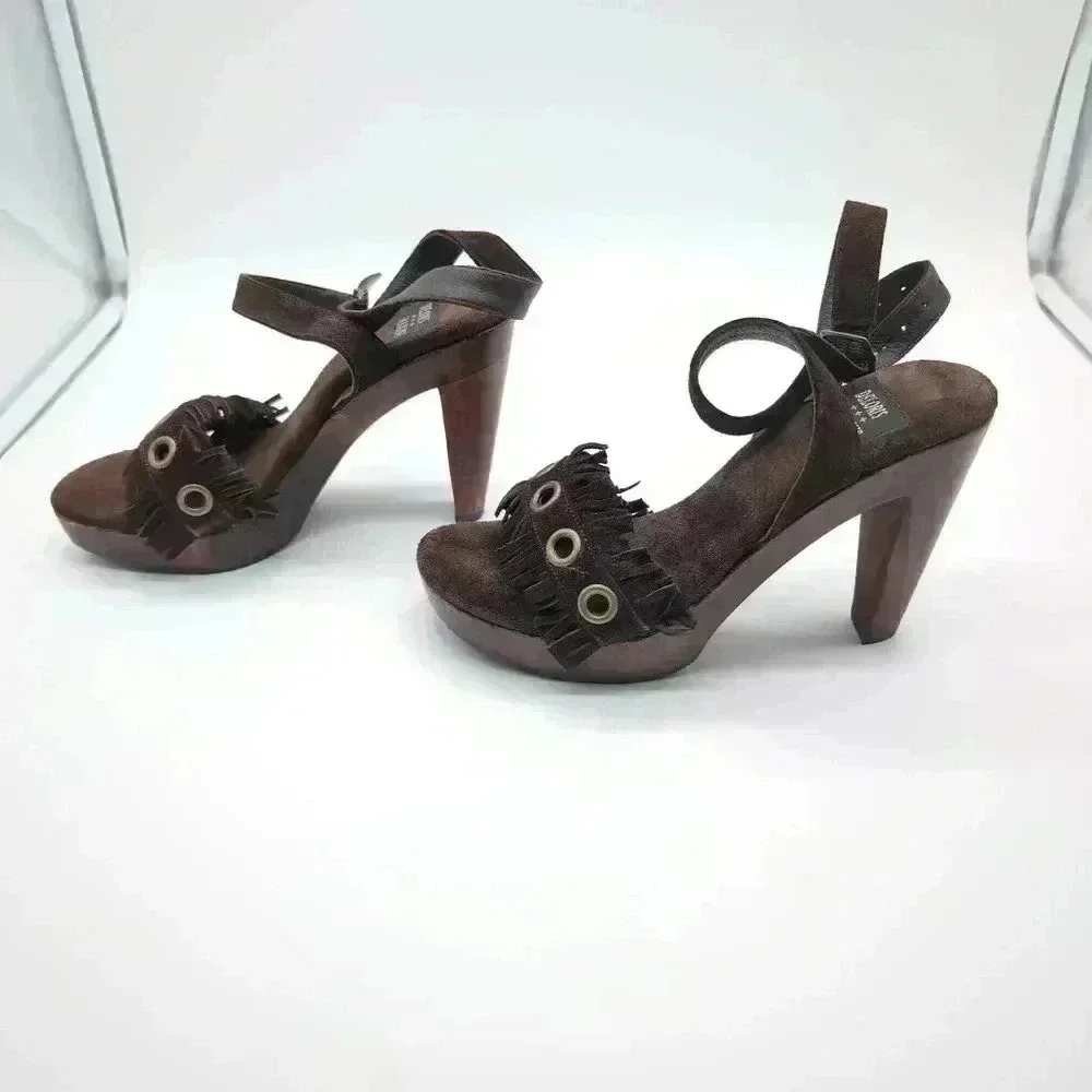 Delores and Maxine Brandy shoes Brown sz 6 Wood heel strappy sandals